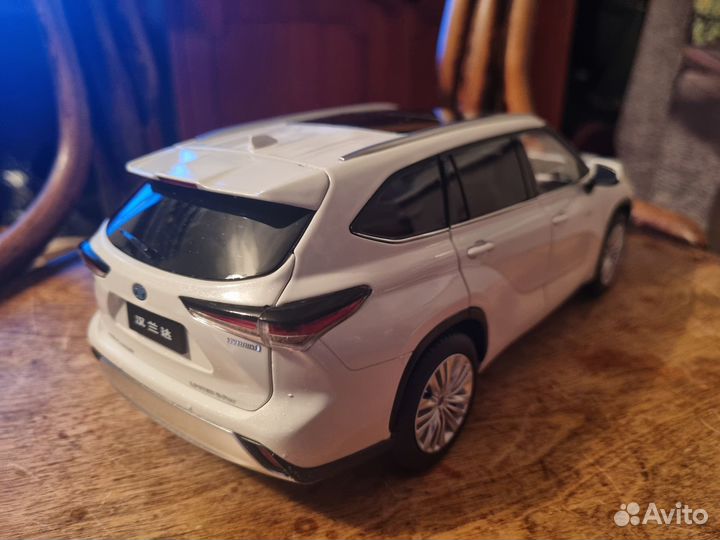 Toyota Highlander 2022 1:18