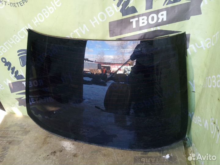 Стекло заднее Peugeot 607