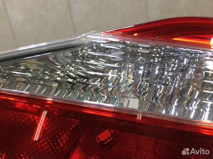 Фонарь задний внутренний правый Toyota Camry ASV50