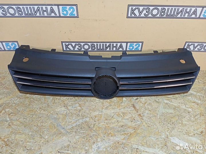 Решетка радиатора Volkswagen Polo седан (10-15г)