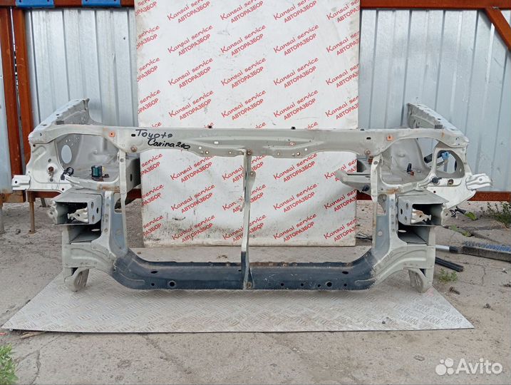 Рамка радиатора Toyota Carina 210