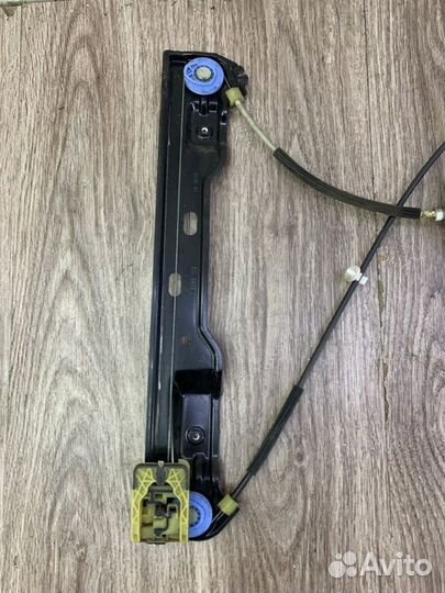 Стеклоподъемник передний правый Opel Astra J