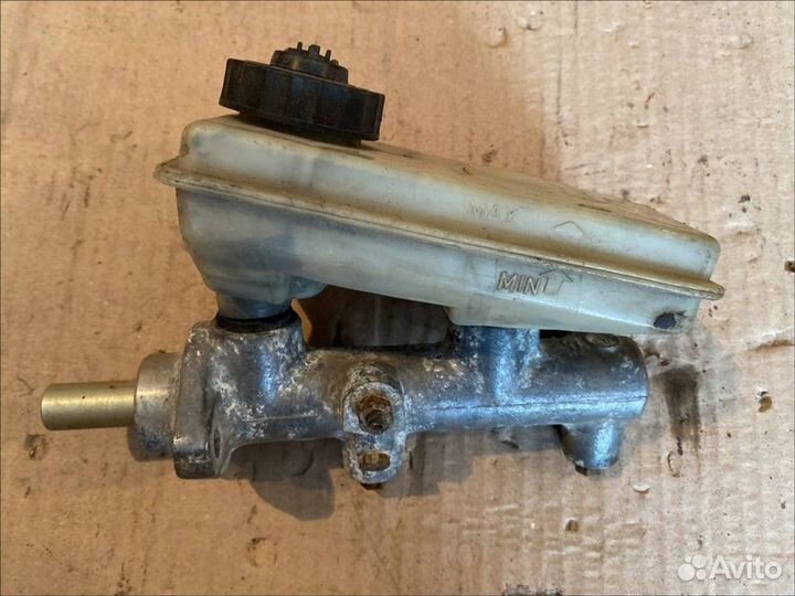 Главный тормозной цилиндр Audi 100