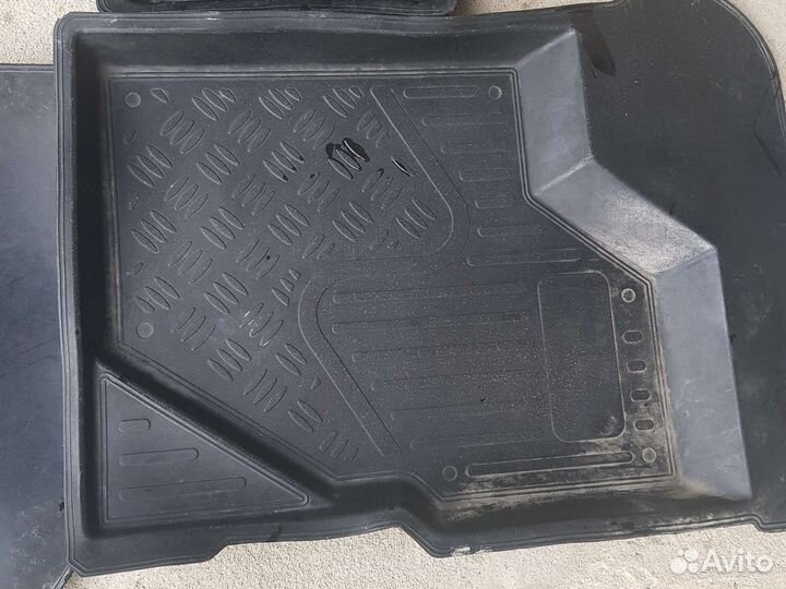 Автомобильные коврики резиновые