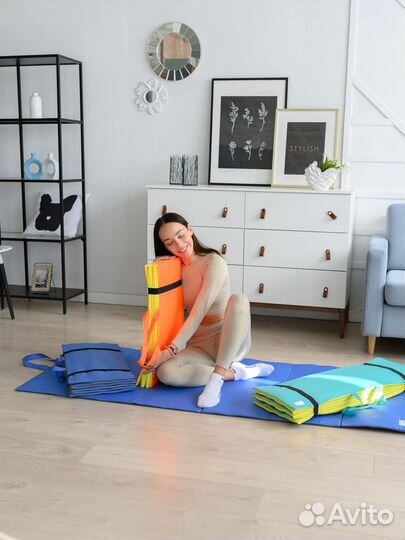 Спортивный коврик влагостойкий лаванда с лямками