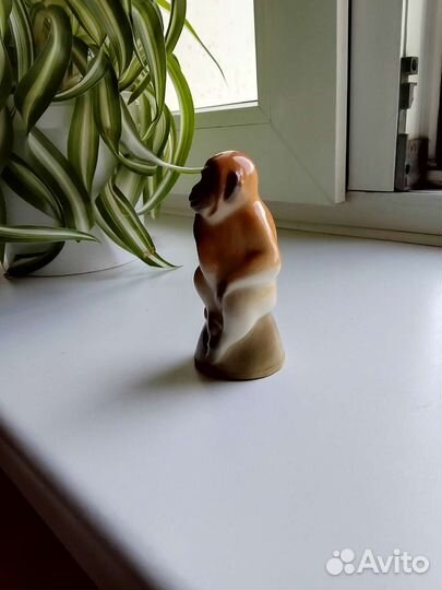 Фарфоровая статуэтка 