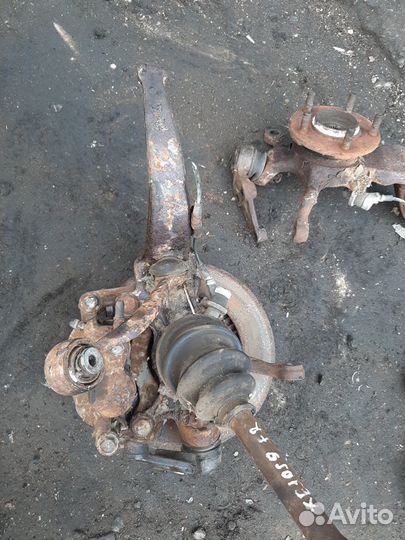 Поворотный кулак правый Mazda Xedos 9