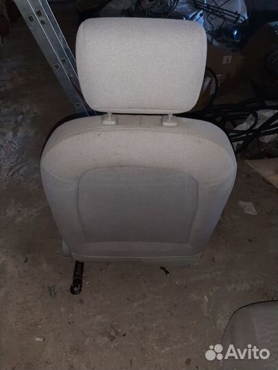 Передние сидения Hyundai Verna, 2008