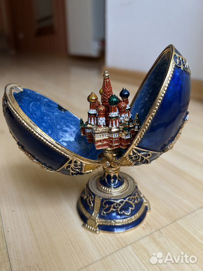 Яйцо фаберже с Москвой