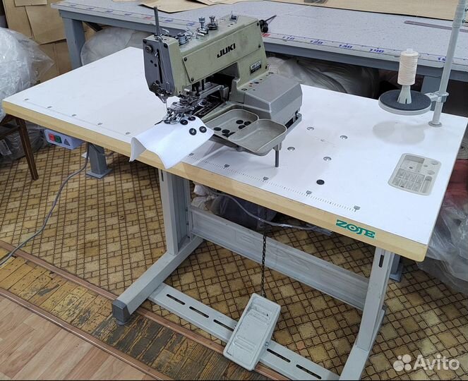 Пуговичная машина Juki MB 373 Б/У со столом