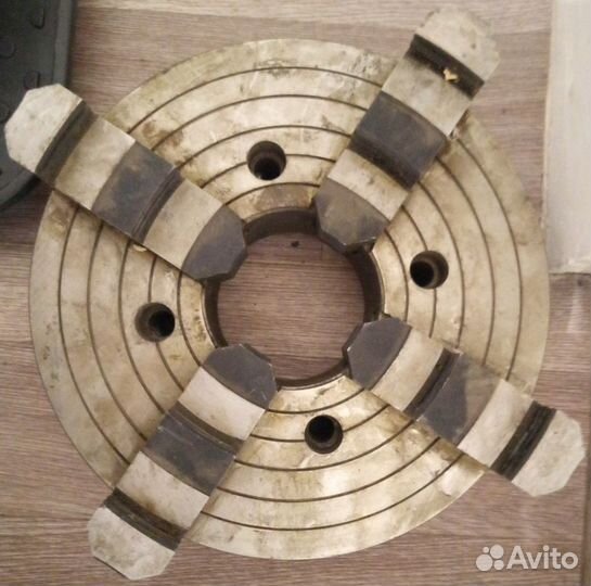 Токарный патрон ф250 4 кулачка