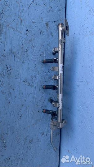 Рампа форсунки Ford Escape 4L8E-9F792-BC