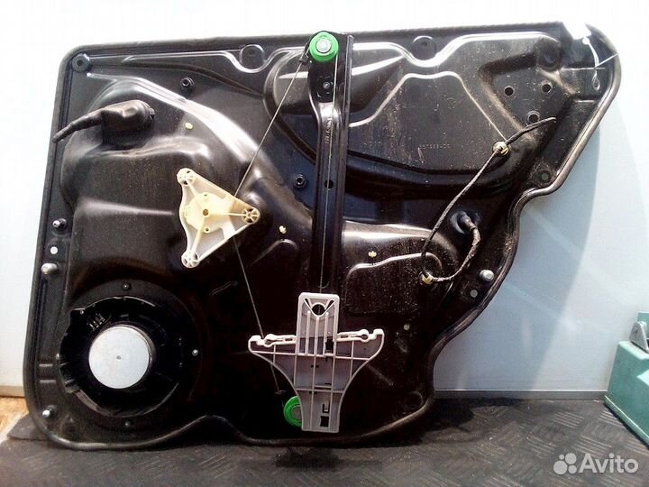 Стеклоподъемник электрический задний левый