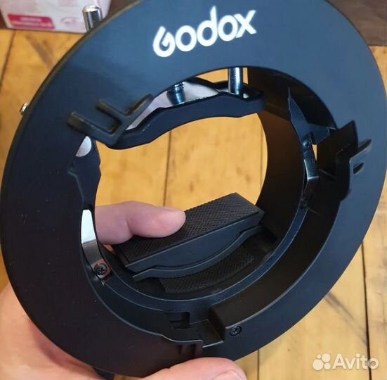 Крепление для вспышки Godox S1