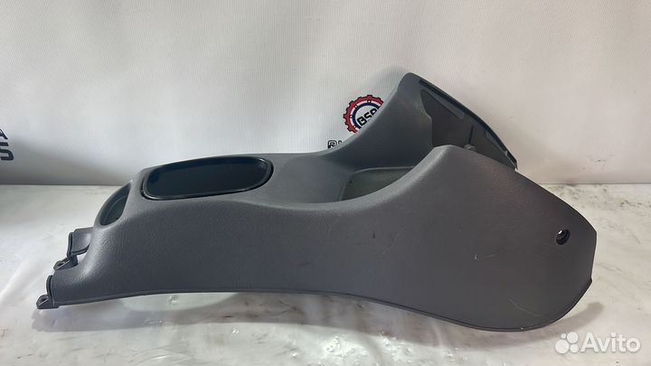 Центральная консоль между сидений Hyundai Accent