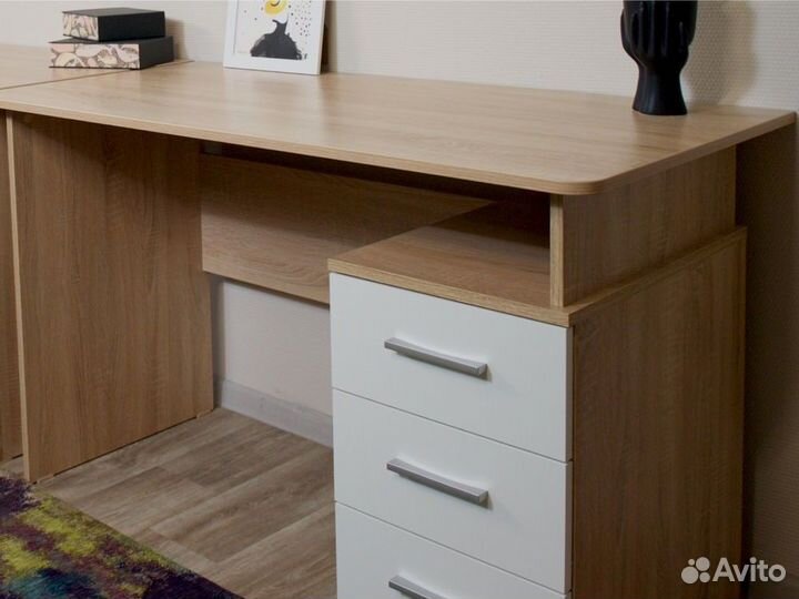 Стол письменный с полками