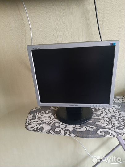 Монитор Samsung