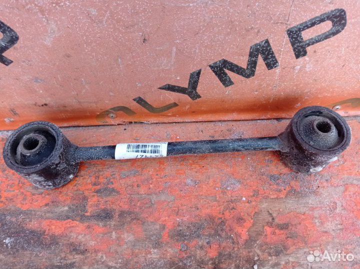 Тяга подвески верхняя задняя правая Toyota Hiace