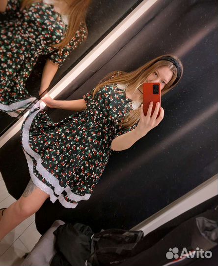 Платье в цветочек с кружевом