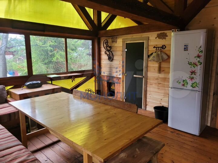 Дом 210 м² на участке 6,5 сот.