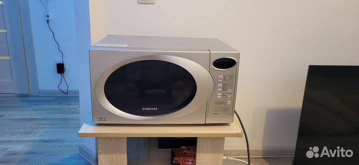 Микроволновая печь Samsung ce28gnr-s(б/у)