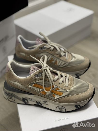 Кроссовки женские