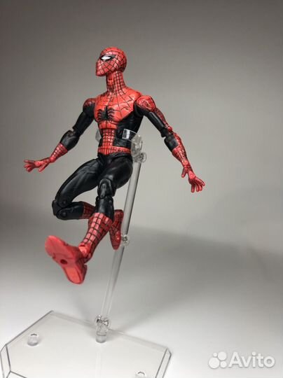 Фигурка Человек Паук Toy Biz Amazing Fantasy 2005