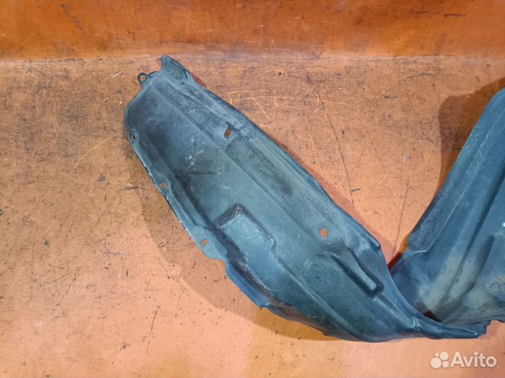 Подкрылок Toyota Voltz ZZE136 (Переднее Правое)