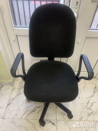 Офисное кресло