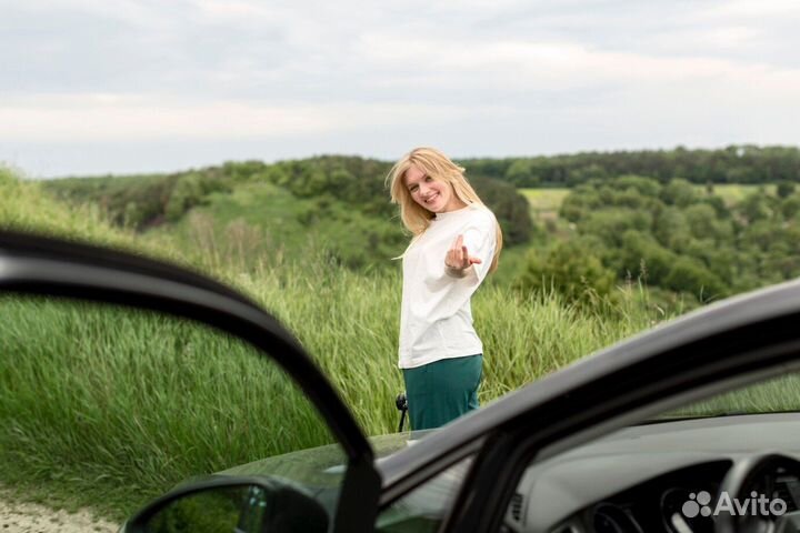 Водитель со своим авто