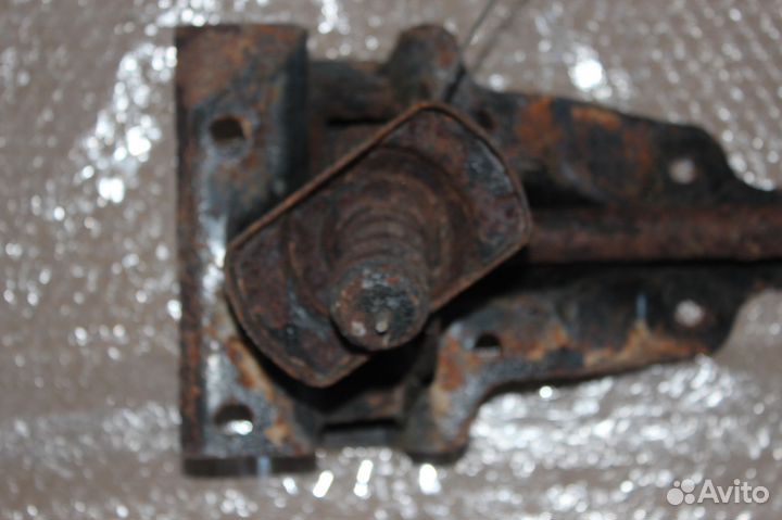 Крепление запаски Cadillac Escalade GMT400 99г