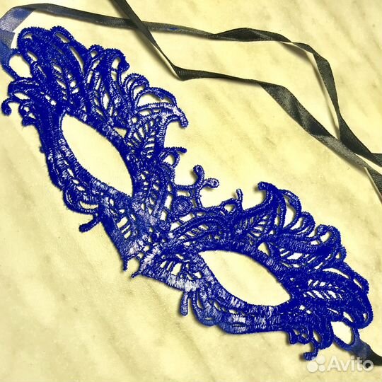 Синяя кружевная маска