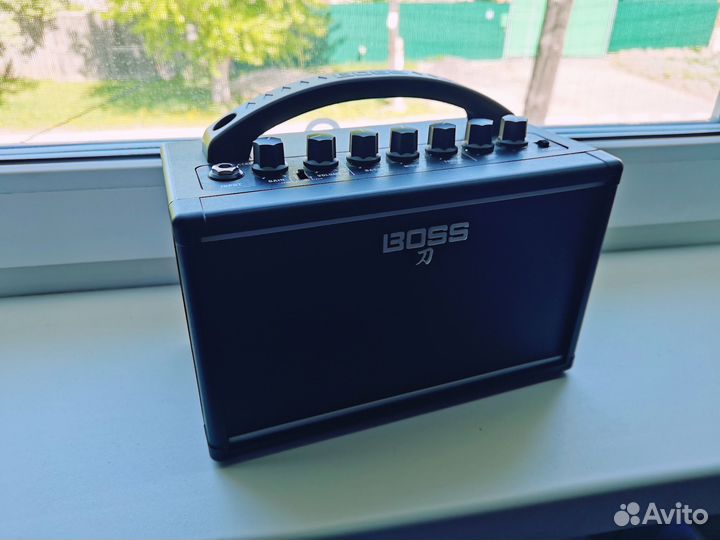 Гитарный комбоусилитель Boss Katana mini