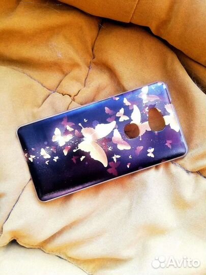 Чехлы на телефон