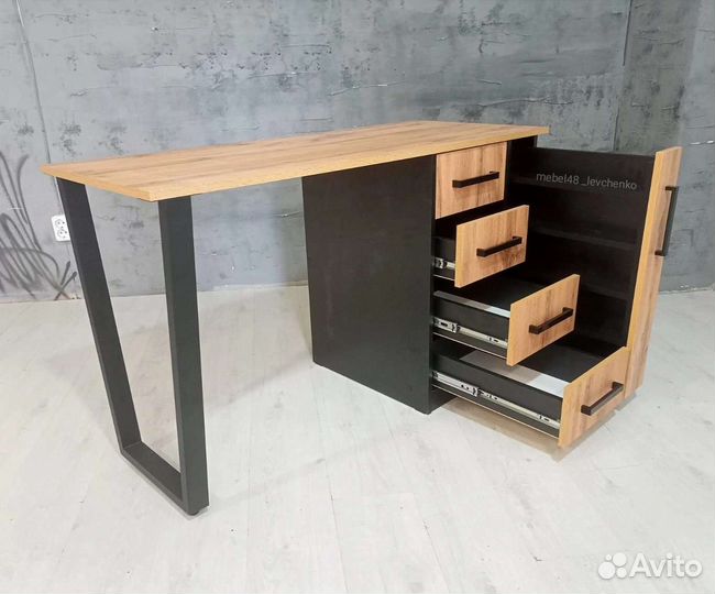 Маникюрный стол лофт