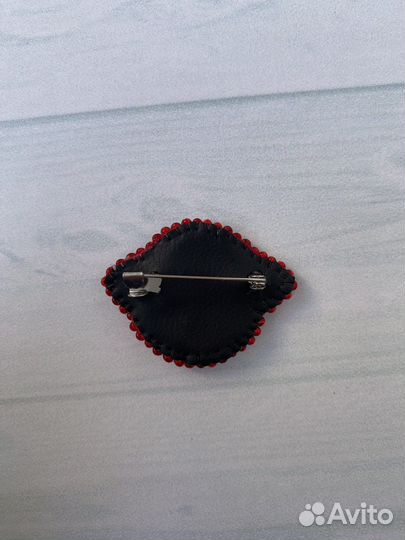 Брошь из бисера