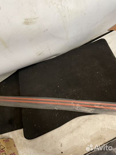 Молдинг передней левой двери Volkswagen Golf