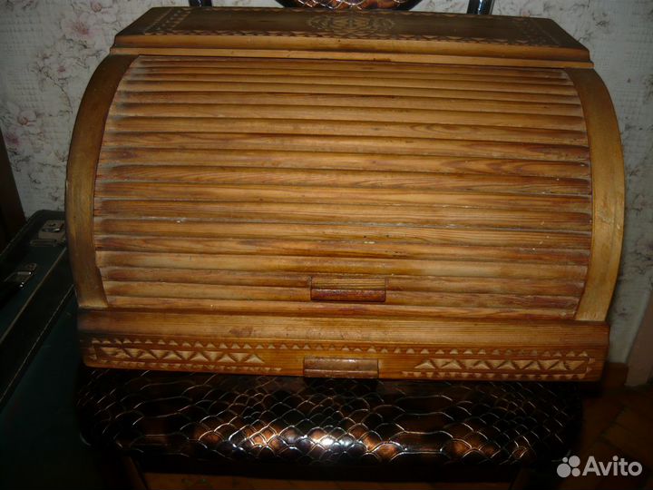 Хлебница деревянная резная