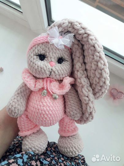 Вязанные игрушки зайка