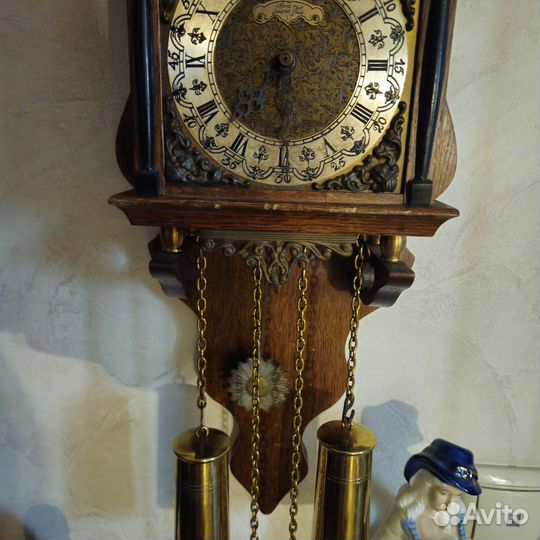 Старинные, настенные, маятниковые часы.Голландия