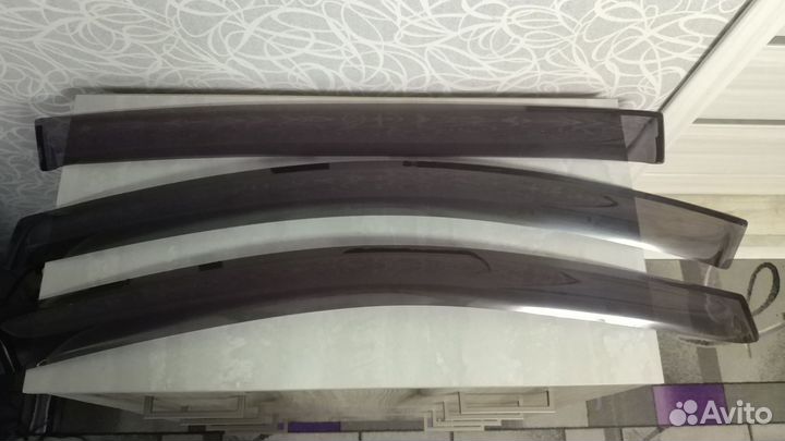 Ветровики на Nissan tiida хечбэк