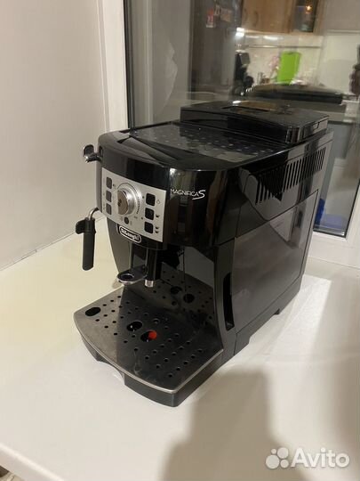 Кофемашина delonghi magnifica s