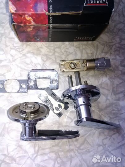 Новый комплект дверных ручек