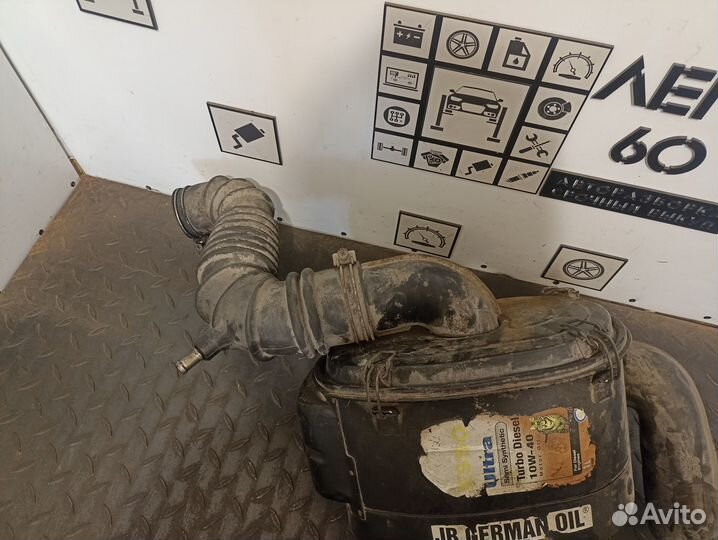 Корпус воздушного фильтра Mitsubishi Pajero 1