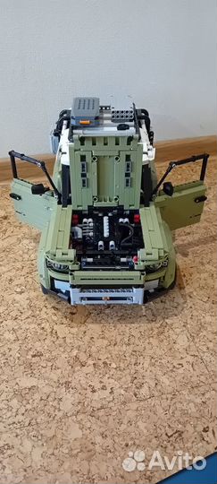 Lego technic land rover defender 42110