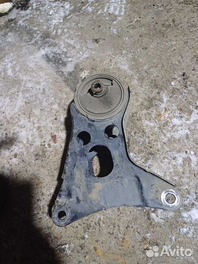Опора двигателя задняя