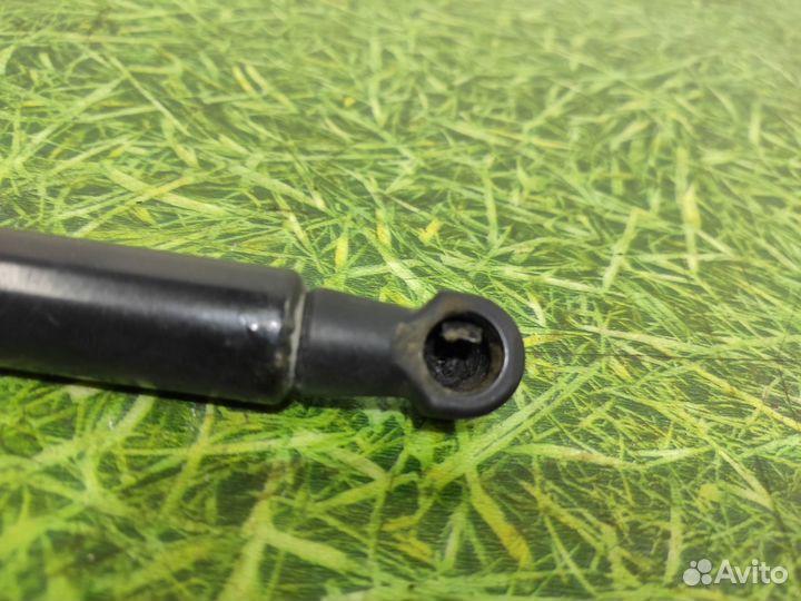 Амортизатор двери багажника Skoda Fabia 2007-2015