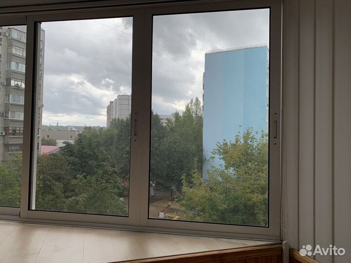 Балконные рамы из алюминия плюс жалюзи