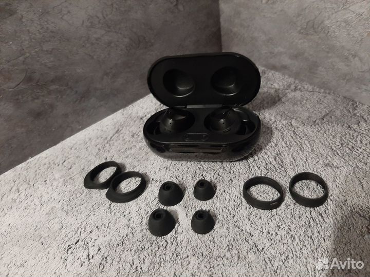 Беспроводные наушники samsung galaxy buds Новые