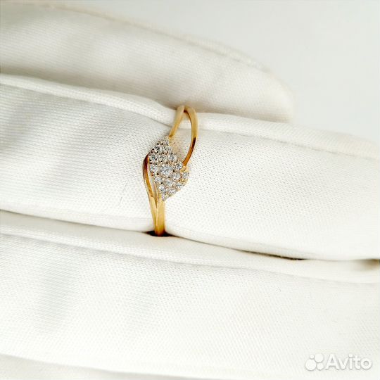 Кольцо с синтетическим камнем Золото